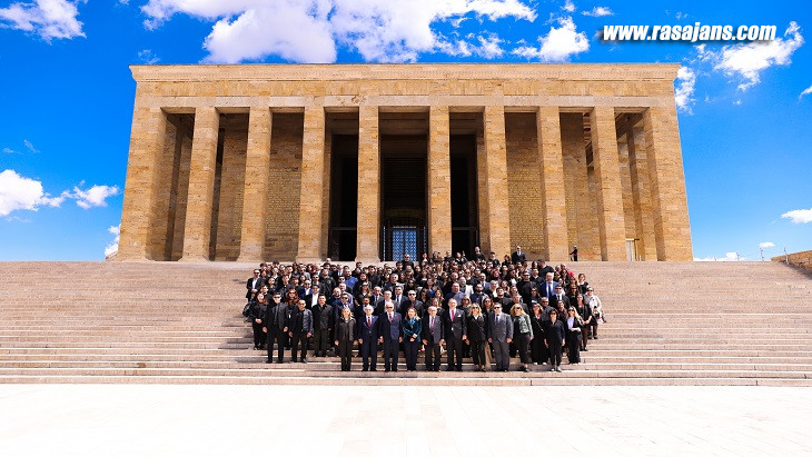 Türk Eğitim Vakfı 57. Kuruluş Yıldönümünde Anıtkabir'de Ata'nın Huzuruna Çıktı